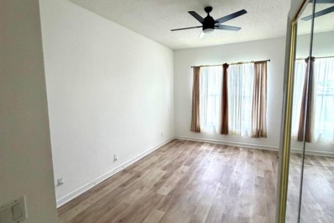 House in Port St. Lucie, Florida 3 bedrooms, 165.74 sq.m. № 2083546 - photo 11