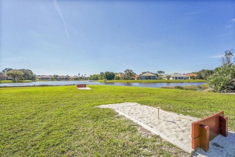 House in Port St. Lucie, Florida 3 bedrooms, 165.74 sq.m. № 2083546 - photo 24