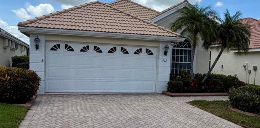 House in Port St. Lucie, Florida 3 bedrooms, 165.74 sq.m. № 2083546