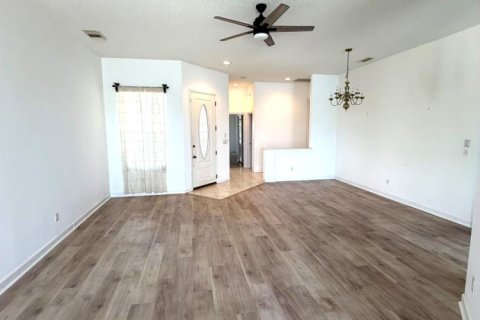 House in Port St. Lucie, Florida 3 bedrooms, 165.74 sq.m. № 2083546 - photo 5