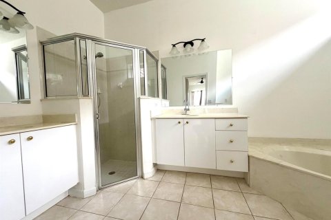 House in Port St. Lucie, Florida 3 bedrooms, 165.74 sq.m. № 2083546 - photo 12