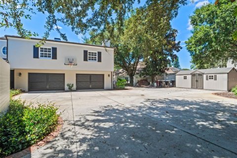 House in Orlando, Florida 5 bedrooms, 724.17 sq.m. № 1873663 - photo 21