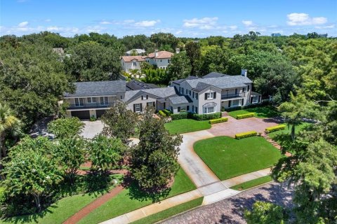House in Orlando, Florida 5 bedrooms, 724.17 sq.m. № 1873663 - photo 14