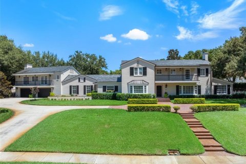 House in Orlando, Florida 5 bedrooms, 724.17 sq.m. № 1873663 - photo 1
