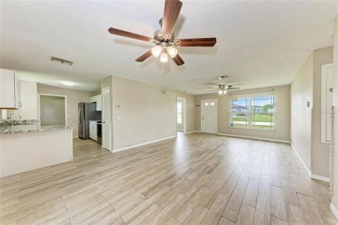Villa ou maison à vendre à Punta Gorda, Floride: 3 chambres, 99.03 m2 № 1845064 - photo 16