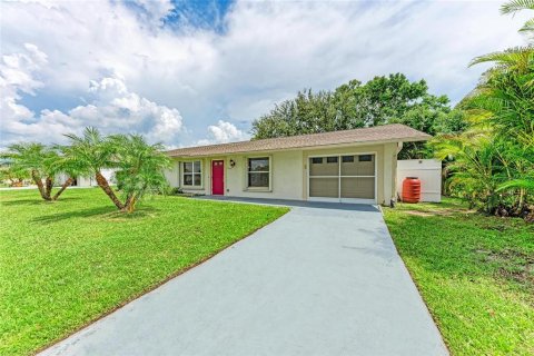 Villa ou maison à vendre à Punta Gorda, Floride: 3 chambres, 99.03 m2 № 1845064 - photo 1