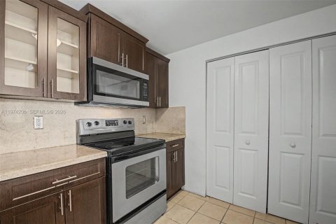 Condominio en alquiler en Miami, Florida, 2 dormitorios, 95.04 m2 № 2035985 - foto 9