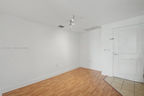 Condominio en alquiler en Miami, Florida, 2 dormitorios, 95.04 m2 № 2035985 - foto 25