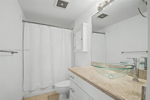 Condominio en alquiler en Miami, Florida, 2 dormitorios, 95.04 m2 № 2035985 - foto 23