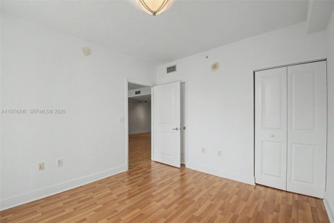 Condominio en alquiler en Miami, Florida, 2 dormitorios, 95.04 m2 № 2035985 - foto 13