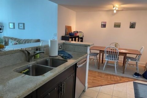 Condominio en alquiler en Miami, Florida, 2 dormitorios, 95.04 m2 № 2035985 - foto 4
