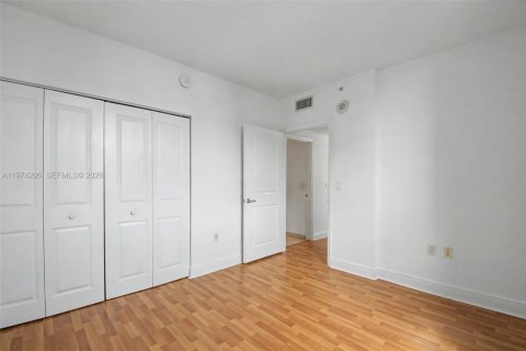 Condominio en alquiler en Miami, Florida, 2 dormitorios, 95.04 m2 № 2035985 - foto 19