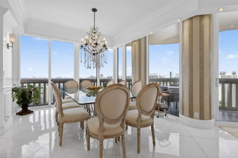 Condo in Aventura, Florida, 3 bedrooms  № 1995693 - photo 18