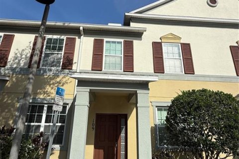 Townhouse in Windermere, Florida 3 bedrooms, 126.63 sq.m. № 1675517 - photo 1