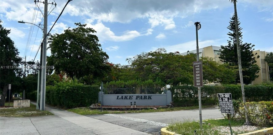 Condominio en Miami, Florida, 2 dormitorios  № 1766387