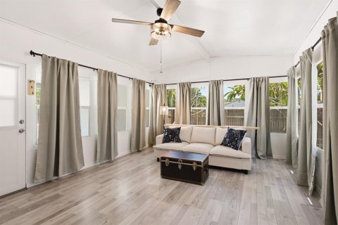 House in Saint Petersburg, Florida 2 bedrooms, 111.85 sq.m. № 2195786 - photo 19