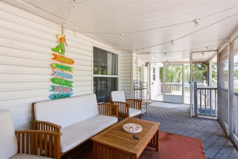House in Saint Petersburg, Florida 2 bedrooms, 111.85 sq.m. № 2195786 - photo 7