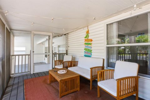 House in Saint Petersburg, Florida 2 bedrooms, 111.85 sq.m. № 2195786 - photo 6