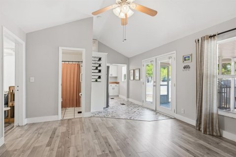 House in Saint Petersburg, Florida 2 bedrooms, 111.85 sq.m. № 2195786 - photo 14