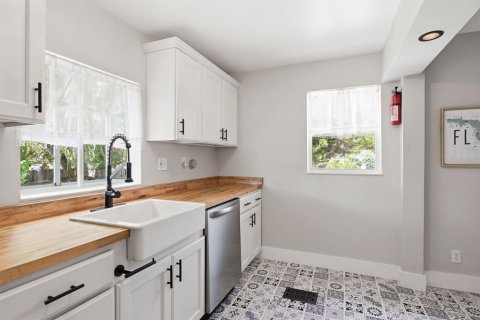 House in Saint Petersburg, Florida 2 bedrooms, 111.85 sq.m. № 2195786 - photo 13