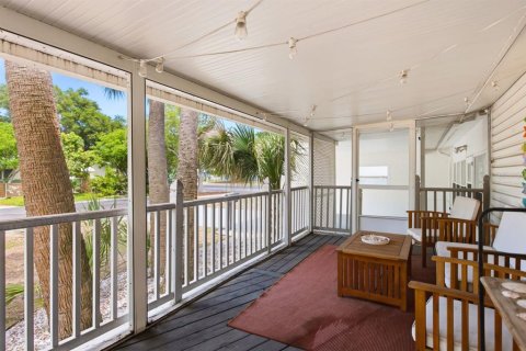 House in Saint Petersburg, Florida 2 bedrooms, 111.85 sq.m. № 2195786 - photo 5