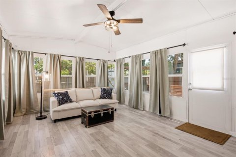 House in Saint Petersburg, Florida 2 bedrooms, 111.85 sq.m. № 2195786 - photo 20