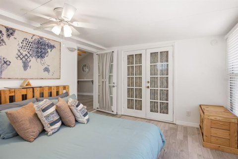 House in Saint Petersburg, Florida 2 bedrooms, 111.85 sq.m. № 2195786 - photo 23