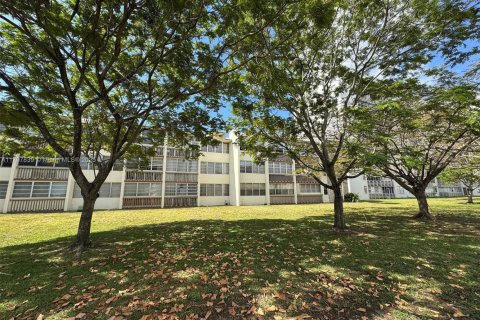 Condo in Miami, Florida, 1 bedroom № 1981705 - photo 3