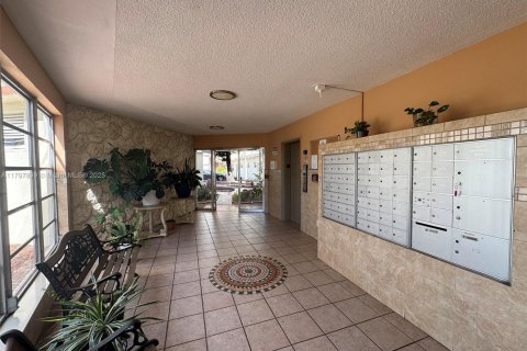 Condo in Miami, Florida, 1 bedroom № 1981705 - photo 4