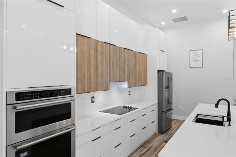 Купить виллу или дом в Норт-Порт, Флорида 8 комнат, 209.03м2, № 2420527 - фото 20
