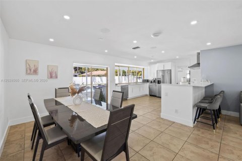 Villa ou maison à vendre à Hollywood, Floride: 4 chambres, 178.28 m2 № 2087858 - photo 5