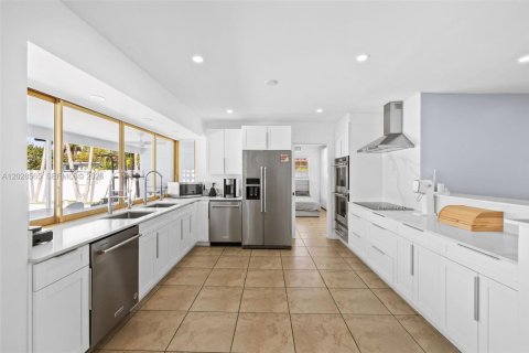 Villa ou maison à vendre à Hollywood, Floride: 4 chambres, 178.28 m2 № 2087858 - photo 6
