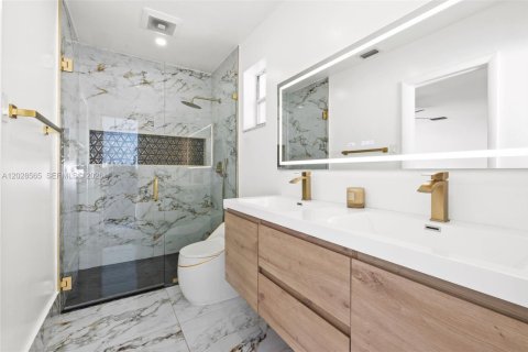 Villa ou maison à vendre à Hollywood, Floride: 4 chambres, 178.28 m2 № 2087858 - photo 30