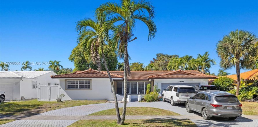 Villa ou maison à Hollywood, Floride 4 chambres, 178.28 m2 № 2087858