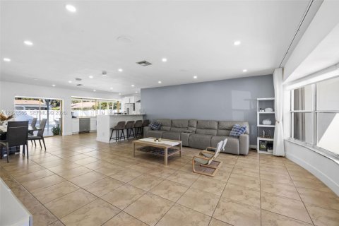 Villa ou maison à vendre à Hollywood, Floride: 4 chambres, 178.28 m2 № 2087858 - photo 4
