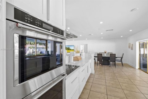 Villa ou maison à vendre à Hollywood, Floride: 4 chambres, 178.28 m2 № 2087858 - photo 21