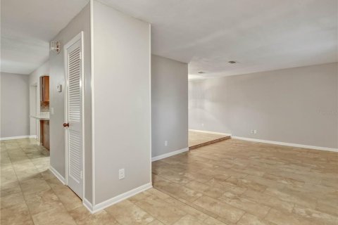 Villa ou maison à louer à Orlando, Floride: 3 chambres, 152.73 m2 № 2418937 - photo 4