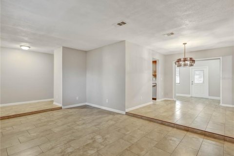Villa ou maison à louer à Orlando, Floride: 3 chambres, 152.73 m2 № 2418937 - photo 6