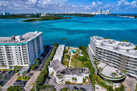 Condo in Bay Harbor Islands, Florida, 2 bedrooms  № 1708634 - photo 22