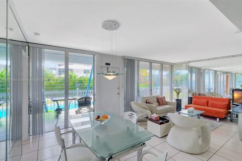 Condo in Bay Harbor Islands, Florida, 2 bedrooms  № 1708634 - photo 7