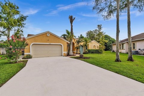 House in Royal Palm Beach, Florida 4 bedrooms, 198.16 sq.m. № 1872226 - photo 3