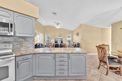 House in Royal Palm Beach, Florida 4 bedrooms, 198.16 sq.m. № 1872226 - photo 23