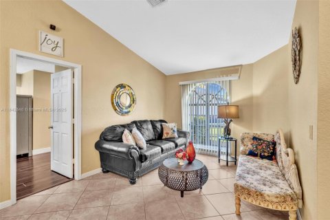 House in Royal Palm Beach, Florida 4 bedrooms, 198.16 sq.m. № 1872226 - photo 10