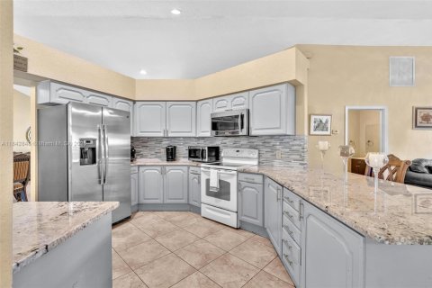 House in Royal Palm Beach, Florida 4 bedrooms, 198.16 sq.m. № 1872226 - photo 20