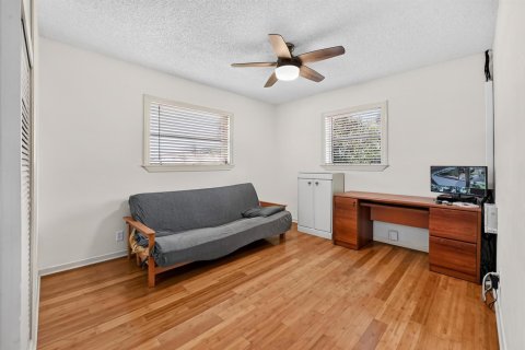 House in Palm Springs, Florida 3 bedrooms, 141.95 sq.m. № 2082980 - photo 17