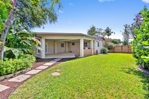 House in Palm Springs, Florida 3 bedrooms, 141.95 sq.m. № 2082980 - photo 3