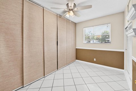 House in Palm Springs, Florida 3 bedrooms, 141.95 sq.m. № 2082980 - photo 15