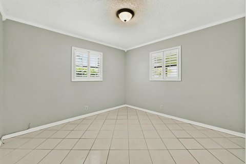 House in Palm Springs, Florida 3 bedrooms, 141.95 sq.m. № 2082980 - photo 20