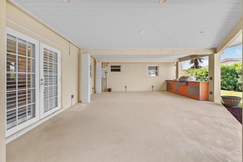 House in Palm Springs, Florida 3 bedrooms, 141.95 sq.m. № 2082980 - photo 24