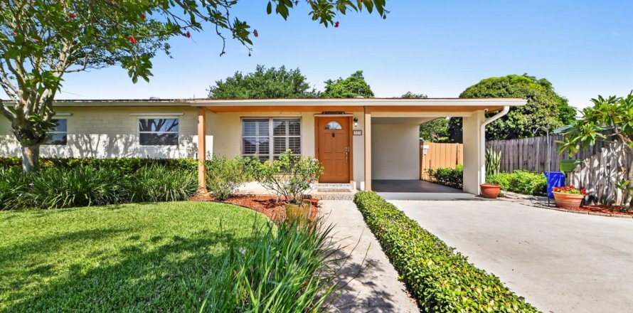House in Palm Springs, Florida 3 bedrooms, 141.95 sq.m. № 2082980